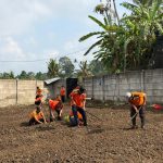 Karyawan RSU Warmadewa Gelar Senam Bersama dan Penanaman di Lahan Kosong